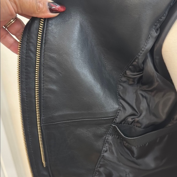 Black Leather Moto Jacket with Notched Lapel and Fitted Silhouette - Picture 7 of 9